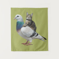 Katze zwischen Tauben