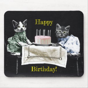 Katzen feiern einen Geburtstag mit Kuchen und Kerz Mousepad