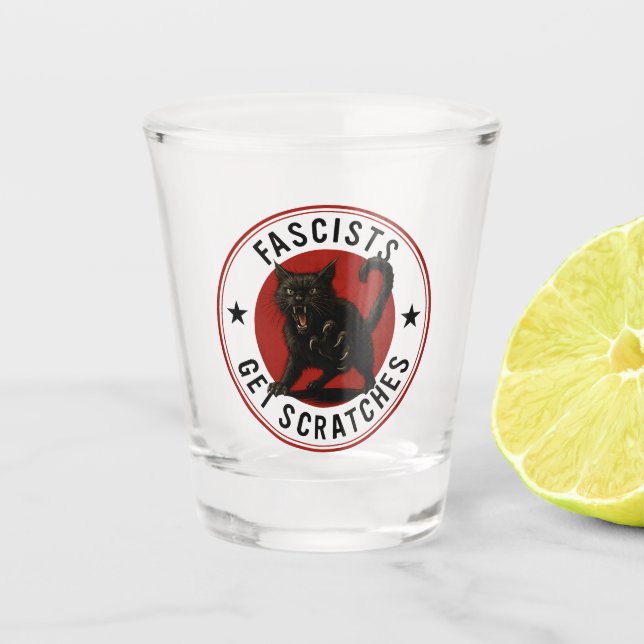 Katzen gegen Faschisten Schnapsglas (Vorderseite)