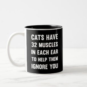 Katzen haben 32 Muskeln in jedem Ohr..  Funny Cats Zweifarbige Tasse