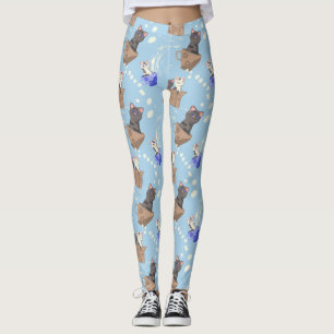 Katzen in Kiste und Milchfallen auf blau Leggings