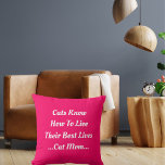 Katzen Mama Katzen leben ihr bestes Leben Funny Pi Kissen<br><div class="desc">Schärfen Sie Ihren Platz mit dem "Katzenmütterchen leben ihre besten Leben Funny Pink Throw Kissen". Dieses Kissen ist perfekt für Katzenliebhaber und verleiht jedem Zimmer Charme und Humor. Gemütlich, süß und stilvoll - holen Sie sich heute Ihre und feiern Sie Ihre Freunde! Verwenden Sie das Design-Tool, um Ihren einzigartigen Stil...</div>