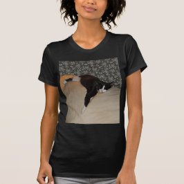 Katzen Schlafen auf Couch Weibchen Dunkler T - Shi T-Shirt