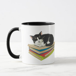 Katzen schlafen auf Tasse