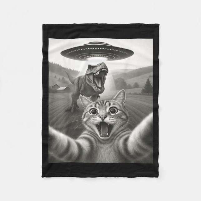 Katzen-Selfie mit Alien-Ufo und T-Rex-Dinosaurier- Fleecedecke (Vorderseite)