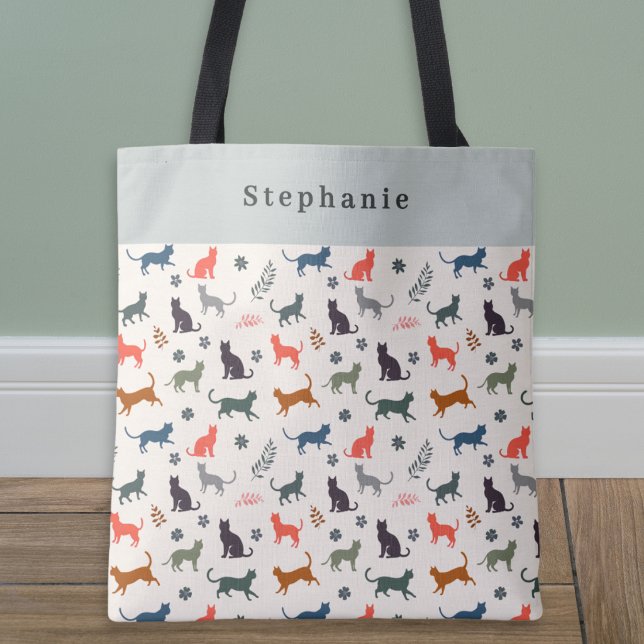Katzen-Silhouetten Tiermuster Modern Personalisier (A stylish personalized tote bag patterned with cat silhouettes in various colors)