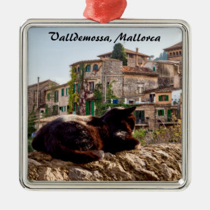 Katzen sonnen sich an einer Wand - Valldemossa, Ma Ornament Aus Metall