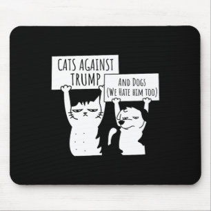 Katzen und Hunde gegen Trump Mousepad