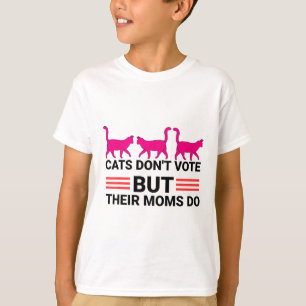 Katzen wählen nicht, aber ihre Mamas machen Kamala T-Shirt