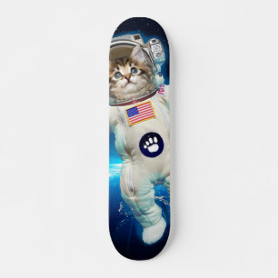 Katzenastronaut im Weltraum Skateboard