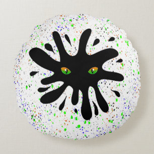 Katzenaugen mit Blick auf einen schwarzen Block Rundes Kissen