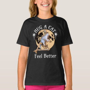 Katzenknuddel-Skelett unter Mondlicht mit tröstend T-Shirt