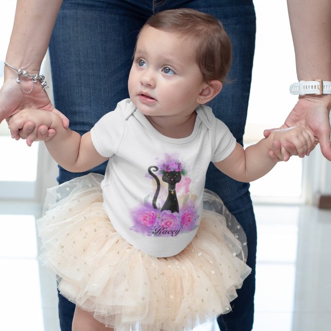 Katzenkrone aus schwarzer Katzenjacke in rosa Rose Baby Strampler (Von Creator hochgeladen)