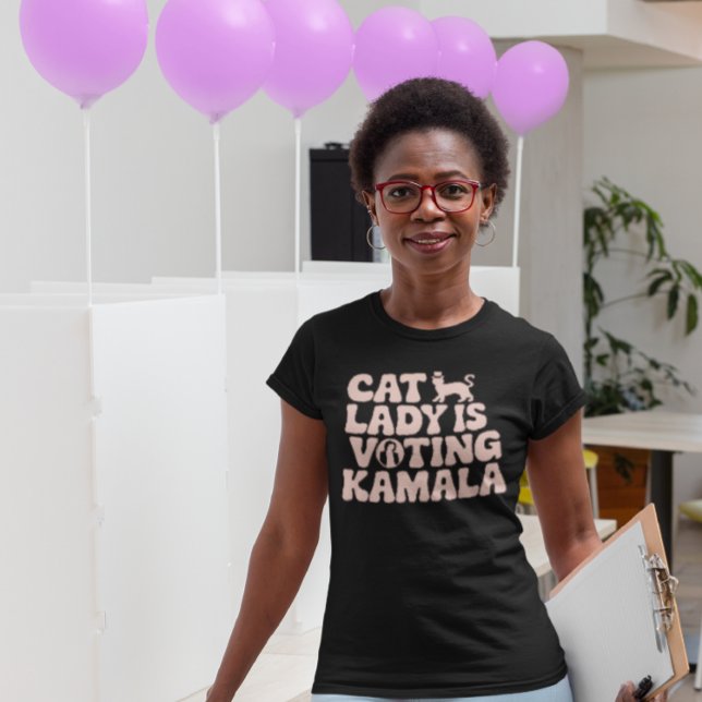 Katzenliebhaber bekundet Unterstützung für Kamalas T-Shirt (Von Creator hochgeladen)