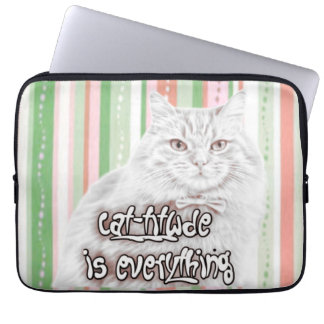 Katzenstolz ist alles — trage deine Selbstsicherhe Laptopschutzhülle