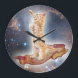 Katzenuhr Große Wanduhr<br><div class="desc">PHANTASTISCHER CLOCK mit PHANTASTISCHER CAT auf PHANTASTISCHEM BACON im PHANTASTISCHEN... . PHANTASTISCH!</div>