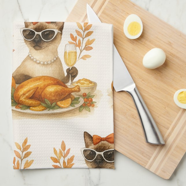 Katzenweibchen mit türkischem Erntedank Geschirrtuch (Viertel Falte)