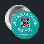 Kaufen Sie ihr einen Drink Junggeselinnen-Abschied Button<br><div class="desc">Türkisfarbene und weiße Taste personalisiert mit dem Namen und QR-Code Ihrer Brautjungfrau zu Venmo,  PayPal oder einem anderen Geldkonto. Großartiger Junggeselinnen-Abschied- oder Mädchenknopf für alle in der Braut Stamm zu tragen. PASSENDE Artikel in unserer Sammlung.</div>