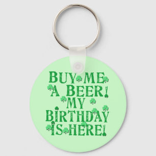 Kaufen Sie mich ein Bier, das mein Geburtstag hier Schlüsselanhänger