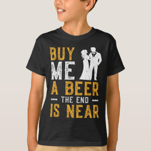 Kaufen Sie mir ein Bier das Ende ist nah Bachelor  T-Shirt