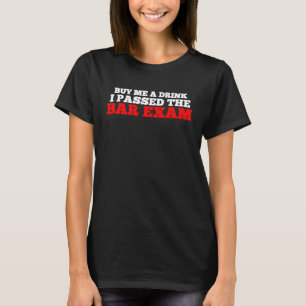 Kaufen Sie mir ein Getränk, das ich die Bar-Prüfun T-Shirt