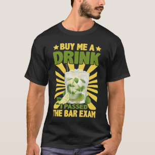 Kaufen Sie mir ein Getränk, das ich die Bar-Prüfun T-Shirt