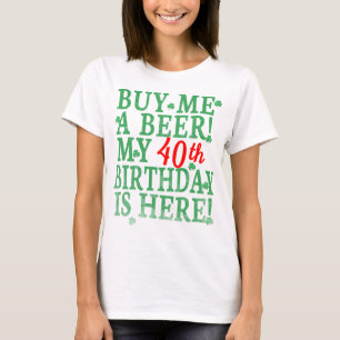 Kaufen Sie mir einen Bier 40. Geburtstag Red Skewe T-Shirt