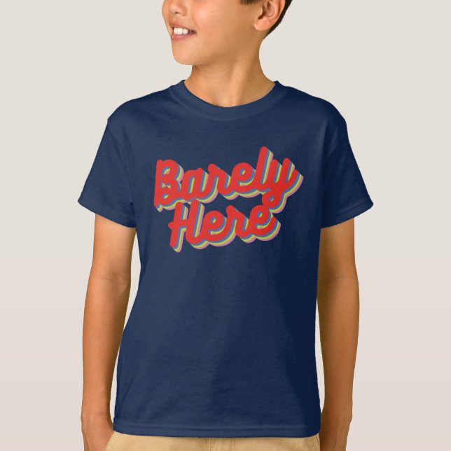 Kaum hier / Roter T - Shirt (Vorderseite)