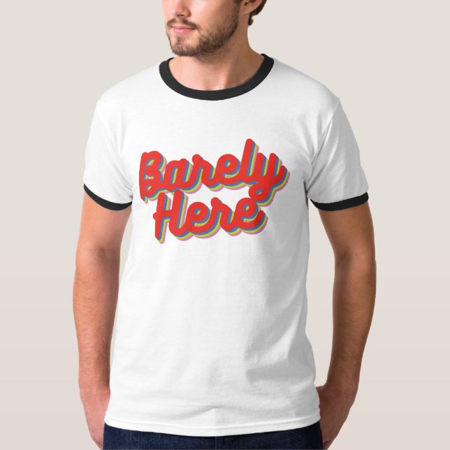 Kaum hier / Roter T - Shirt (Vorderseite)