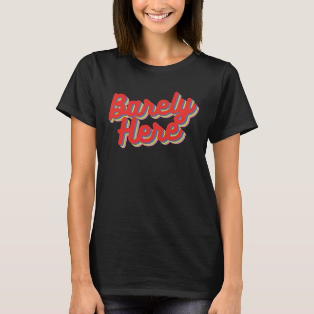 Kaum hier / Roter T - Shirt (Vorderseite)