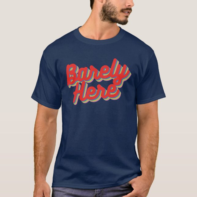 Kaum hier / Roter T - Shirt (Vorderseite)