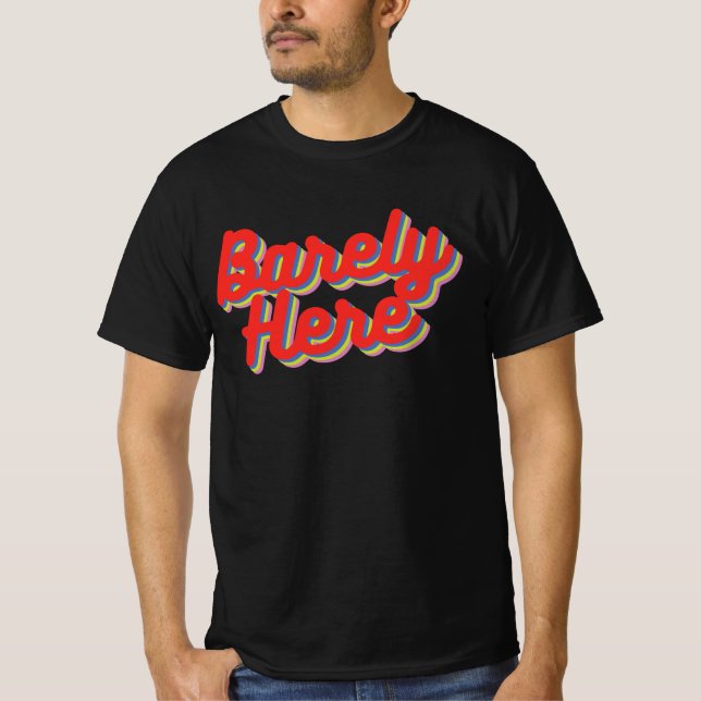 Kaum hier / Roter T - Shirt (Vorderseite)