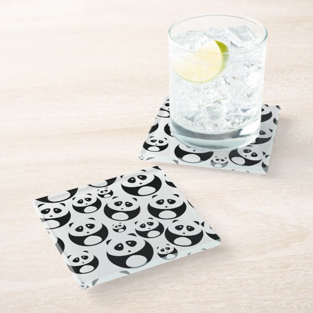 Kawaii Black and White Panda Muster Glasuntersetzer (Schrägansicht)