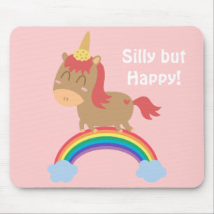Kawaii Braunes Pferd, das versucht ein Einhorn zu Mousepad