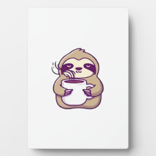 Kawaii Chibi Sloth mit Kaffee-Tasse � Niedliche Sc Fotoplatte
