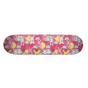 Kawaii Kindermuster mit niedlichen Gekritzeln Skateboard