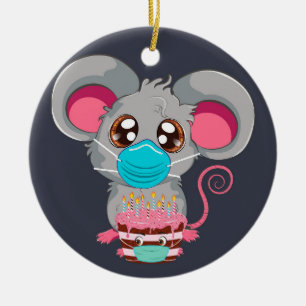 Kawaii Maus mit Gesichtsmaske mit Kuchen Keramik Ornament