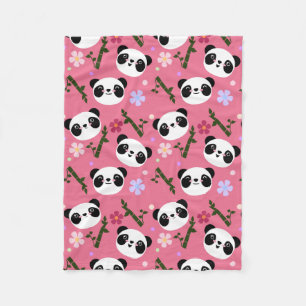 Kawaii Panda auf Rosa Fleecedecke