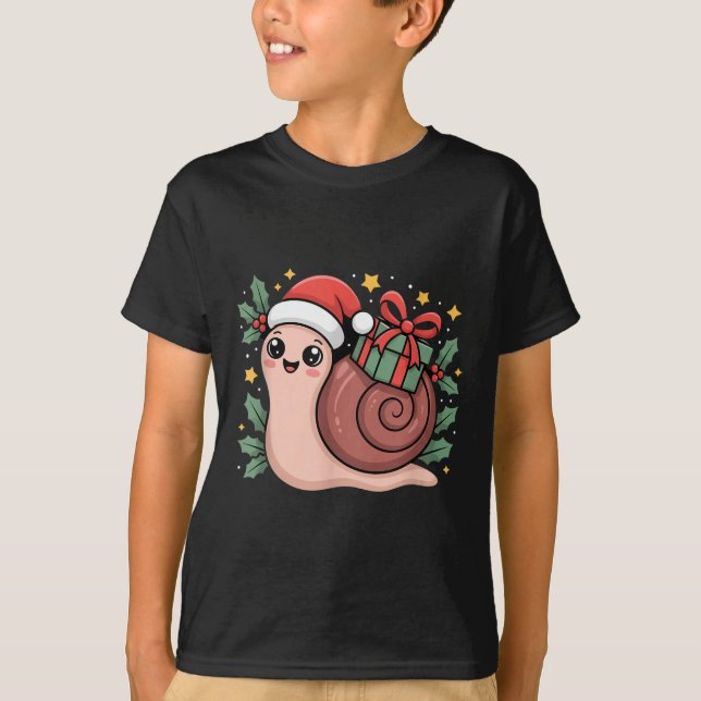 Kawaii Santa Snail With Wrapped Box And Holly Star T-Shirt (Vorderseite)