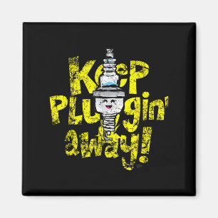 Kawaii Spark Plug-Behalt-Pluggin Away Motivierend  Magnet