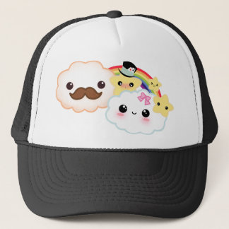 Kawaii Wolkenpaare mit Regenbogen und Sternen Truckerkappe