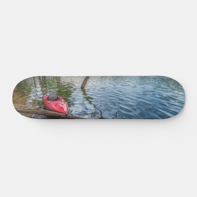 Kayak schwimmend am Tischtennissee Skateboard (Horizontal)