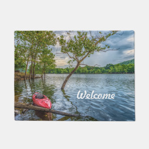 Kayak schwimmend auf Tafelfelsen See Welcome Mat Fußmatte