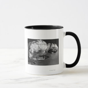 Kayaker, der wasserdichte Jacke mit Spielzeugboot Tasse