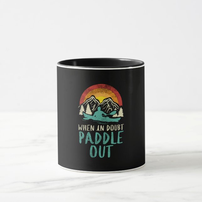 Kayaking Nature Retro Tasse (Zentrum)