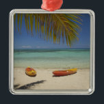 Kayaks am Strand, Plantation Island Resort Silbernes Ornament<br><div class="desc">David Wall\\COPYRIGHT David Wall / DanitaDelimont.com| Kayaks am Strand, Plantation Island Resort, Malolo Lailai Island, Mamanuca Inseln, Fidschi, Südpazifik| AssetID: OC01 DWA0220</div>