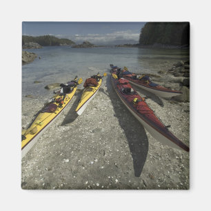Kayaks auf Dicebox Island, Broken Island Group, Magnet