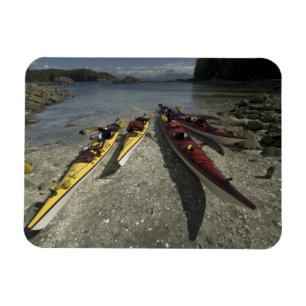 Kayaks auf Dicebox Island, Broken Island Group, Magnet