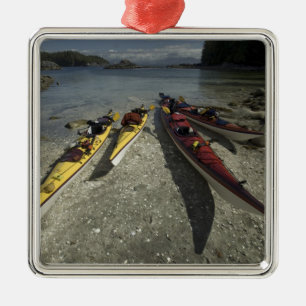 Kayaks auf Dicebox Island, Broken Island Group, Silbernes Ornament
