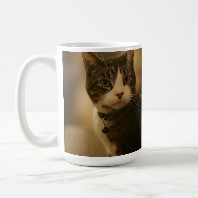 Keeno, die Tasse des Judgy Cat Coffee (Links)